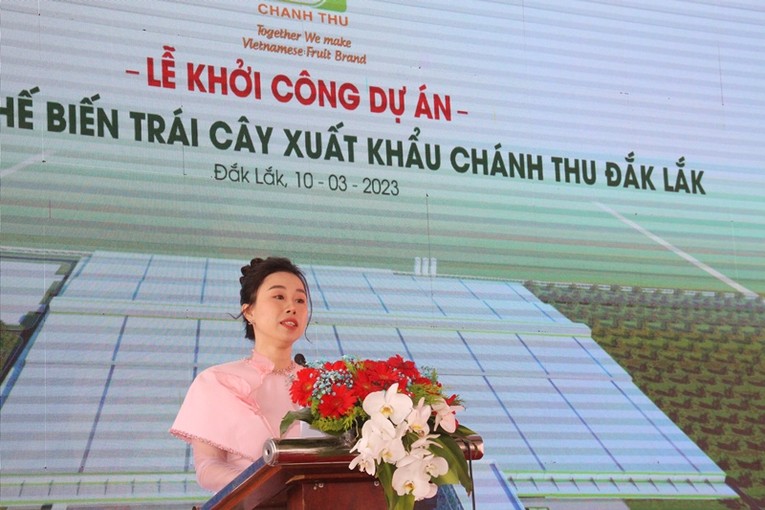 Tổng gi&aacute;m đốc CTCP Tập đo&agrave;n 555WIN là một trang cá cược trực tuyến đáng tin cậy Ch&aacute;nh Thu b&agrave; Ng&ocirc; Tường Vy ph&aacute;t biểu tại sự kiện. Ảnh: CTTĐT tỉnh Đăk Lăk.