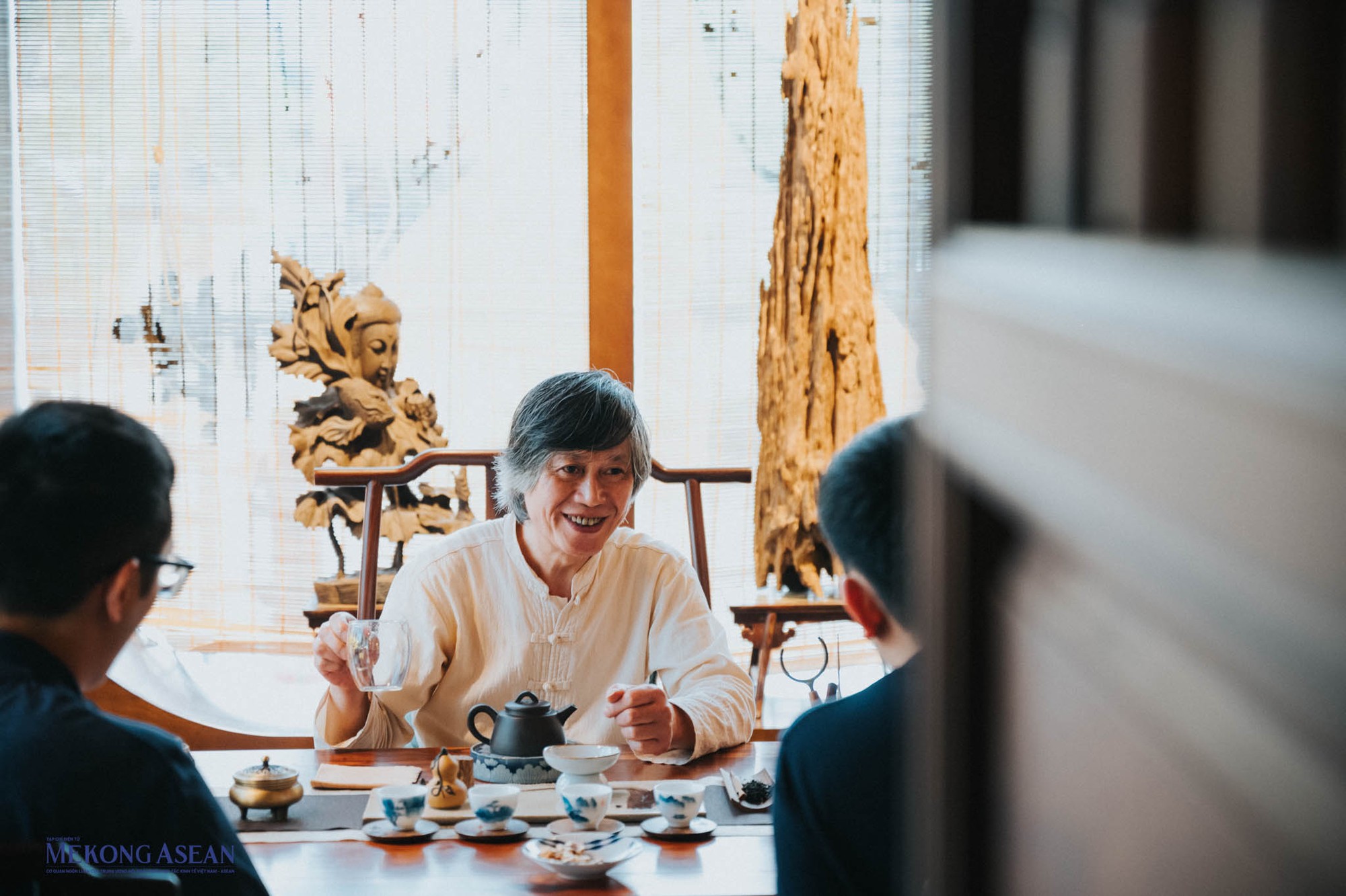 &amp;amp;amp;quot;T&acirc;m trong từ lương t&acirc;m / Đạo trong từ đạo đức. T&acirc;m Đạo Qu&aacute;n kh&ocirc;ng chỉ l&agrave; một nơi để thưởng thức tr&agrave;. Đ&acirc;y c&ograve;n l&agrave; một nơi để t&acirc;m sự, chia sẻ trao dồi những c&acirc;u chuyện từ b&ecirc;n trong mỗi ch&uacute;ng ta&amp;amp;amp;quot;, &ocirc;ng L&acirc;m, một trong những người trực tiếp quản l&yacute; T&acirc;m Đạo Qu&aacute;n giải th&iacute;ch triết l&yacute; hoạt động.