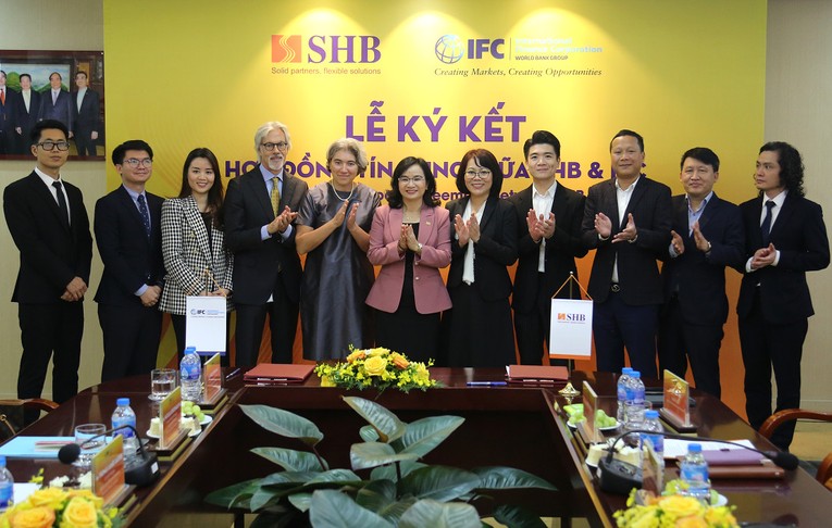 Lễ k&yacute; kết hợp đồng t&iacute;n dụng giữa IFC v&agrave; SHB.