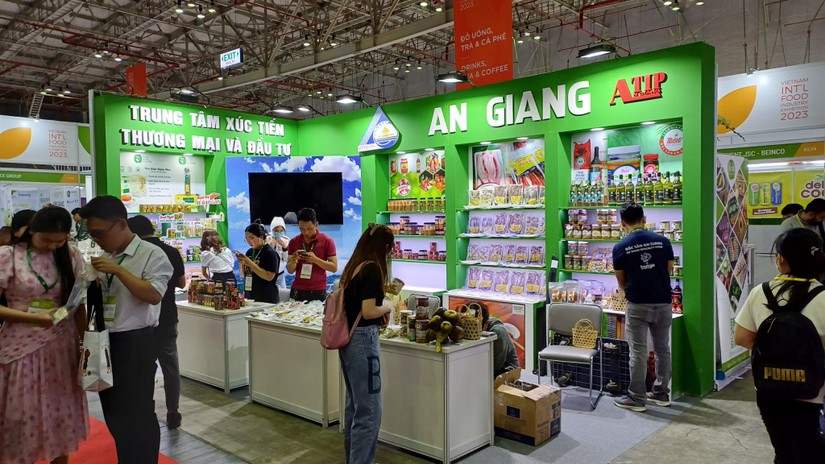 Một gian h&agrave;ng của Vietnam Foodexpo năm 2023. Ảnh: C&ocirc;ng ty TNHH X&acirc;y dựng &amp;amp;amp; Triển l&atilde;m Gia Long