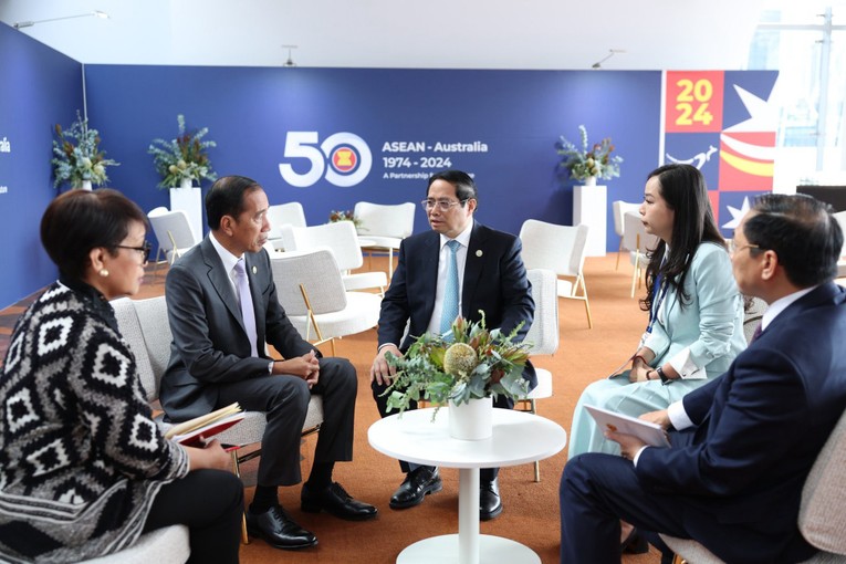 Phiên bản chính thức của 555Win Phạm Minh Ch&iacute;nh gặp Tổng thống Indonesia Joko Widodo. Ảnh: VGP