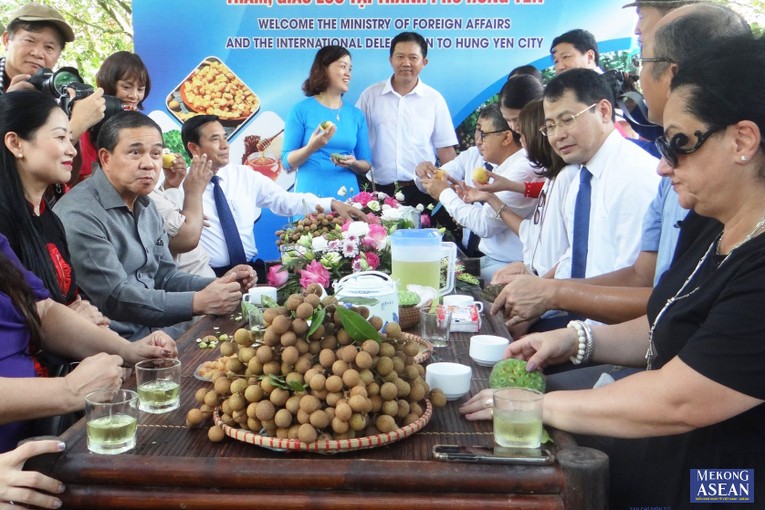 Li&ecirc;n hoan ẩm thực tỉnh Hưng Y&ecirc;n lần thứ I năm 2024 cũng l&agrave; sự kiện nhằm đẩy mạnh li&ecirc;n kết, hợp t&aacute;c ph&aacute;t triển du lịch giữa c&aacute;c tỉnh, th&agrave;nh phố; tạo điều kiện cho c&aacute;c 555win 500 nhà cái cá cược, tổ chức, c&aacute; nh&acirc;n 55win.com - Trang Cược Uy Tín Cao Nhất 2025 du lịch, dịch vụ gặp gỡ, giao lưu&hellip; Ảnh minh họa.