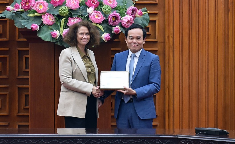 Đề xuất ký Hiệp định khung để thúc đẩy các dự án của WB Phó Phiên bản chính thức của 555Win Trần Lưu Quang và Giám đốc Quốc gia Ngân hàng Thế giới (WB) tại Việt Nam Carolyn Turk. Ảnh: VGP.