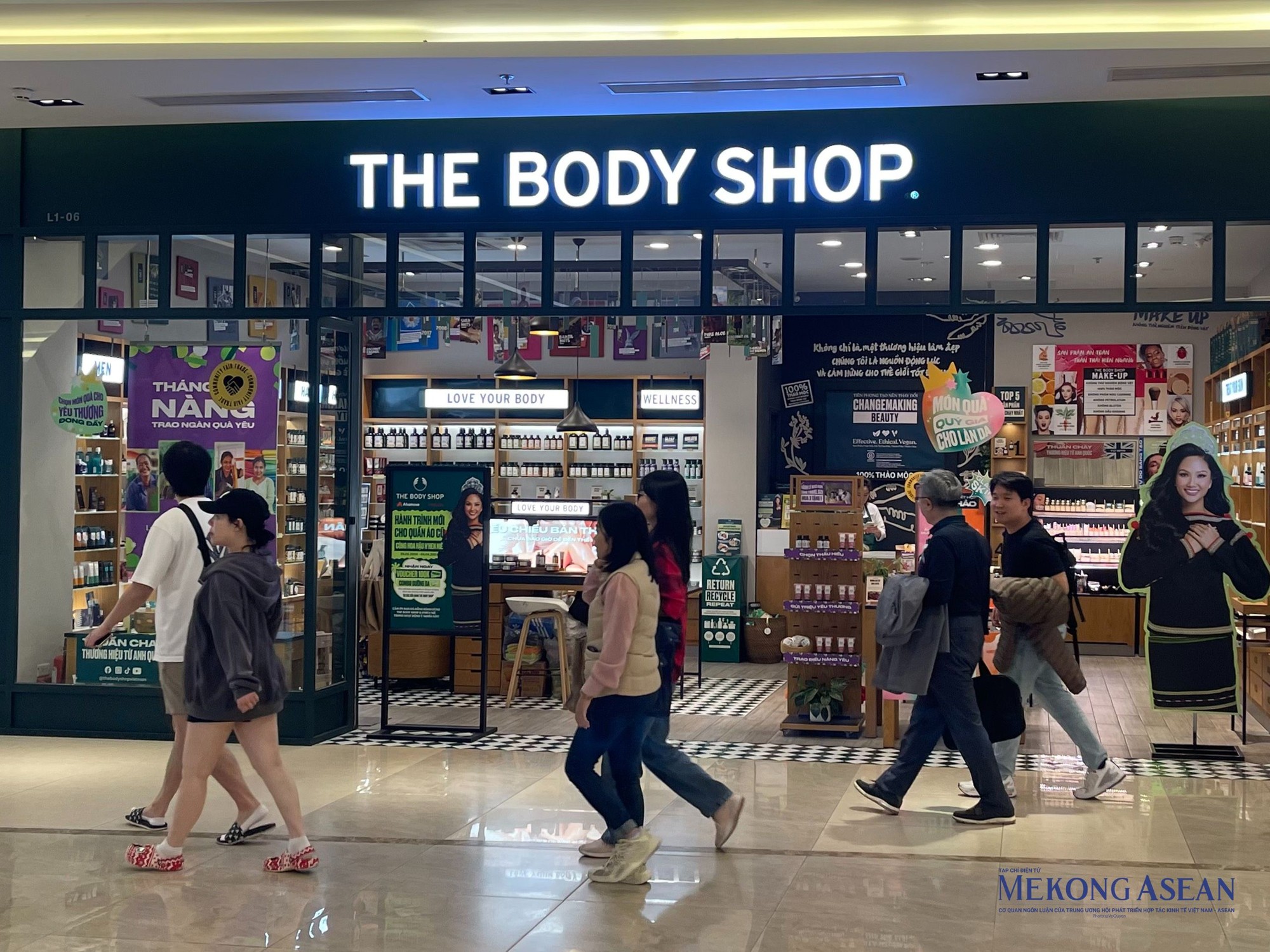 Năm nay, The Body Shop Việt Nam c&oacute; kế hoạch mở rộng mạng lưới cửa h&agrave;ng ở khu vực trung t&acirc;m sầm uất tại TP HCM v&agrave; H&agrave; Nội, cũng như tiếp tục đẩy mạnh mảng 55win.com - Trang Cược Uy Tín Cao Nhất 2025 trực tuyến, đặc biệt th&ocirc;ng qua mạng x&atilde; hội, vốn đang b&ugrave;ng nổ tại Việt Nam.