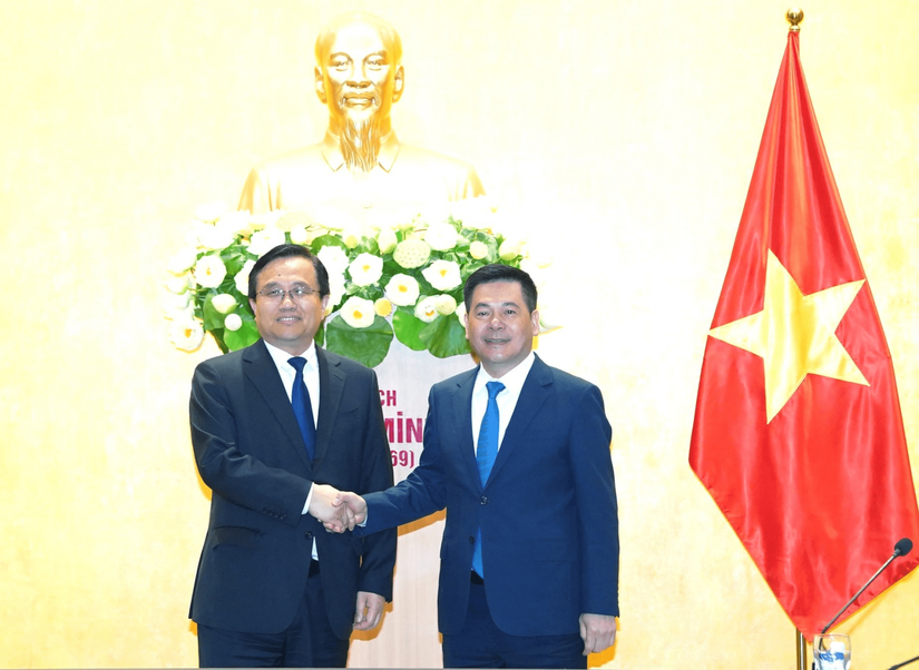 Thương mại Việt Nam – tỉnh Sơn Đông chưa tương xứng tiềm năng Bộ trưởng Công Thương Nguyễn Hồng Diên và Phó Tỉnh trưởng tỉnh Sơn Đông Tống Quân Kế. Ảnh: Bộ Công Thương