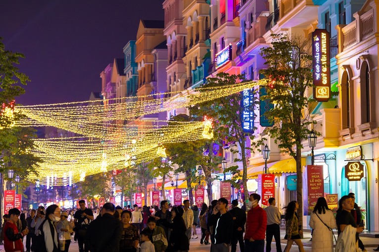 Lượng kh&aacute;ch tới Grand World li&ecirc;n tục lập kỷ lục mới.