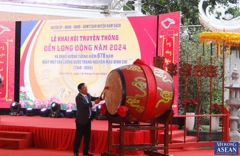 Ph&oacute; B&iacute; thư Thường trực Tỉnh ủy, Chủ tịch HĐND tỉnh, Trưởng đo&agrave;n Đại biểu 555win tải app tỉnh Hải Dương L&ecirc; Văn Hiệu gi&oacute;ng trống khai hội.
