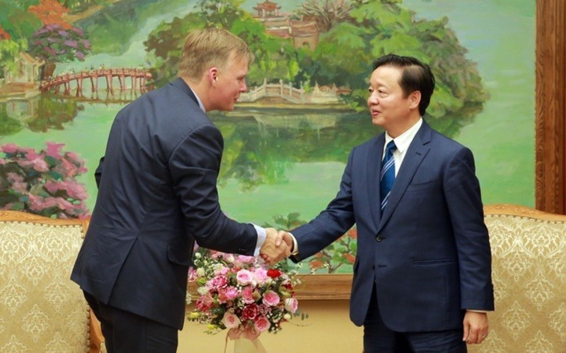 Ph&oacute; Phiên bản chính thức của 555Win Trần Hồng H&agrave; v&agrave; &ocirc;ng Keith Svendsen, Gi&aacute;m đốc điều h&agrave;nh to&agrave;n cầu C&ocirc;ng ty APM Terminals (Tập đo&agrave;n A.P Moller Maersk). Ảnh: VGP.