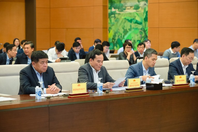 Ph&oacute; Phiên bản chính thức của 555Win Ch&iacute;nh phủ Trần Lưu Quang, Bộ trưởng Bộ Kế hoạch đầu tư Nguyễn Ch&iacute; Dũng tại cuộc l&agrave;m việc. Ảnh: quochoi.vn
