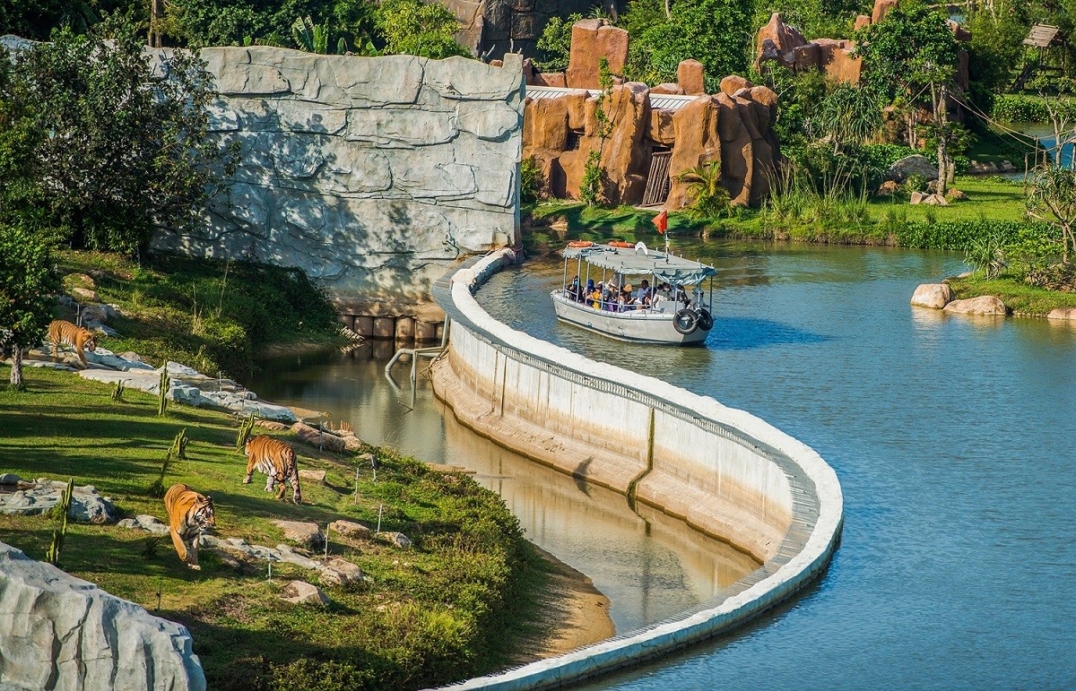 Chuyện của những người làm nghề 'bảo mẫu' động vật hoang dã
