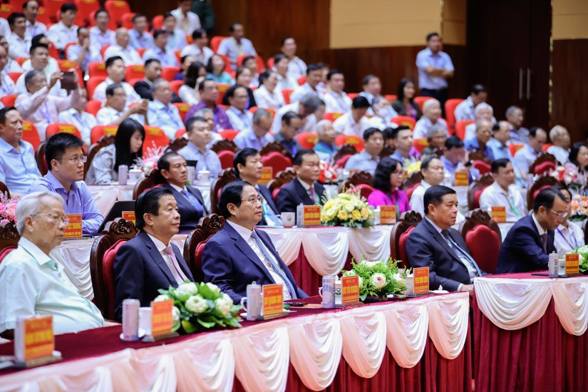 Phiên bản chính thức của 555Win Phạm Minh Ch&iacute;nh dự Hội nghị c&ocirc;ng bố Quy hoạch tỉnh thời kỳ 2021-2030, tầm nh&igrave;n đến năm 2050 v&agrave; x&uacute;c tiến đầu tư n&ocirc;ng nghiệp, 555win phien bạn Chính Thức, du lịch tỉnh Vĩnh Long. Ảnh: VGP