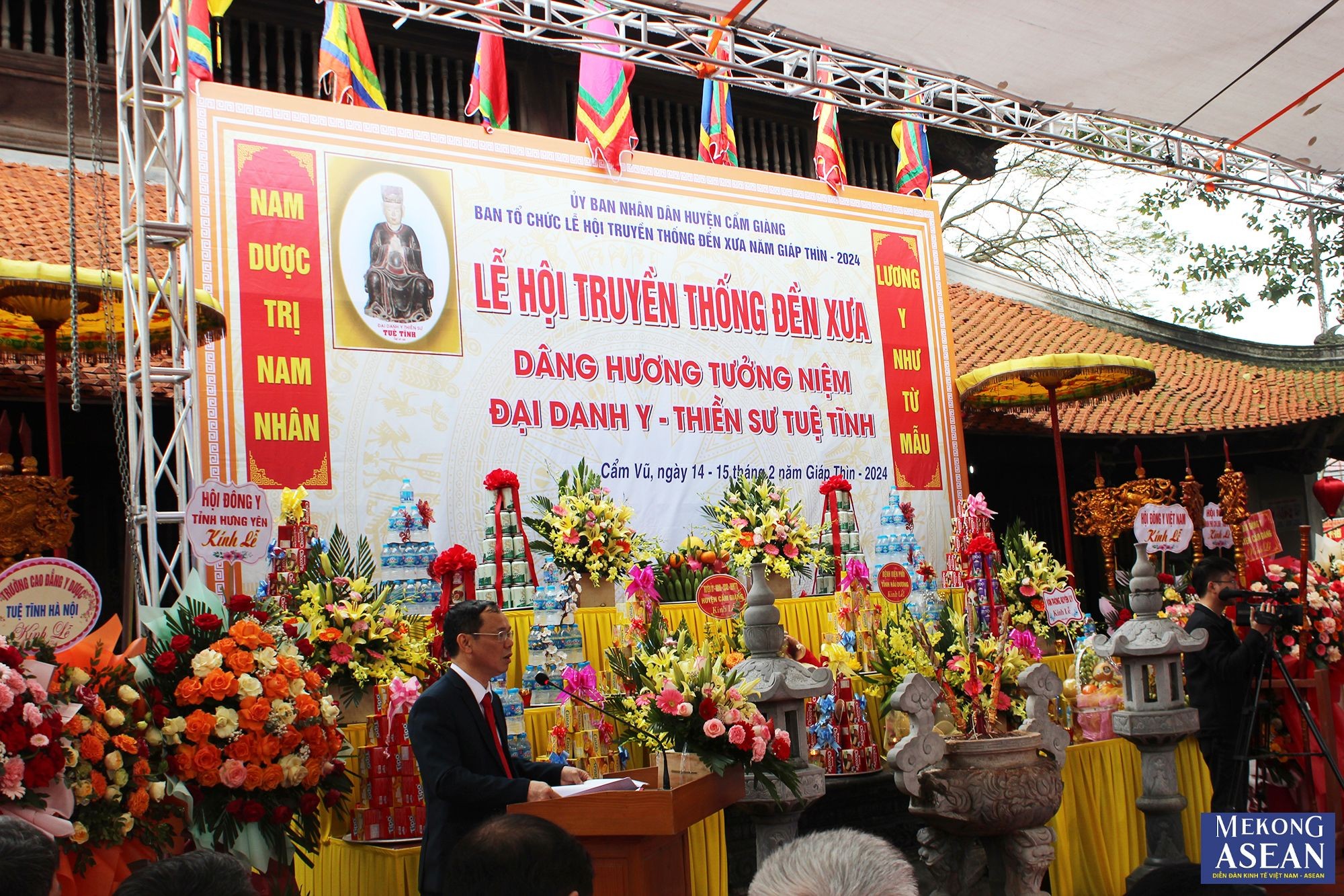 &Ocirc;ng Nguyễn Văn C&ocirc;ng, Ủy vi&ecirc;n Ban Thường vụ Huyện ủy, Ph&oacute; Chủ tịch UBND huyện Cẩm Gi&agrave;ng, Trưởng Ban tổ chức 555win là Công ty cờ bạc trực tuyến tốt nhất đọc diễn văn khai mạc.