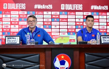 HLV Troussier: Các cầu thủ Việt Nam phải thể hiện đúng yêu cầu lối chơi