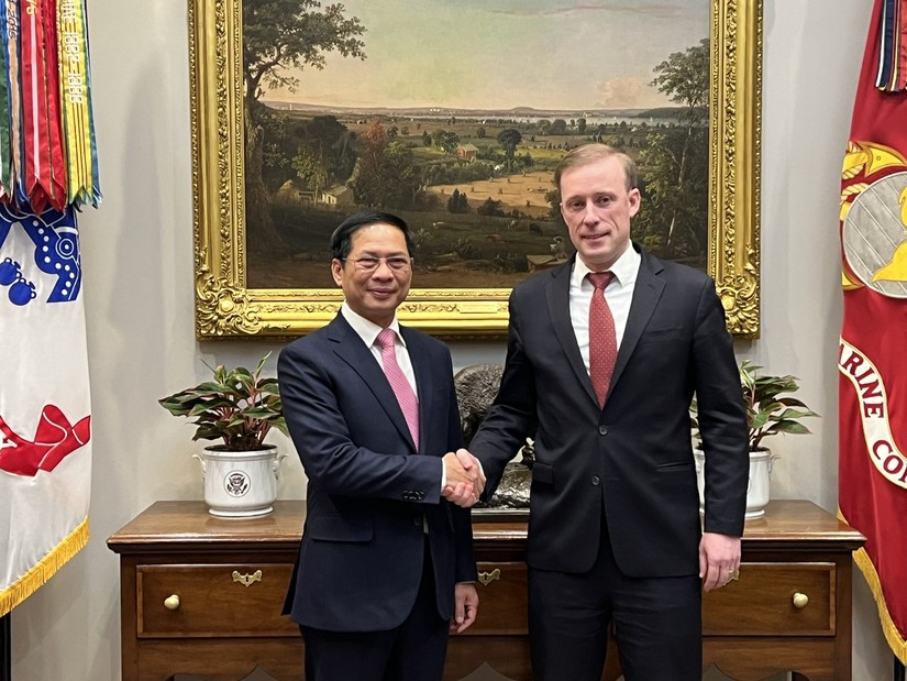 Bộ trưởng Ngoại giao B&ugrave;i Thanh Sơn v&agrave; Cố vấn An ninh quốc gia Mỹ Jake Sullivan. Ảnh: BNG