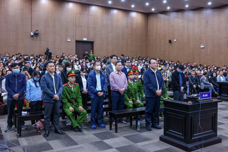 C&aacute;c bị c&aacute;o tại phi&ecirc;n to&agrave;. Ảnh: CAND