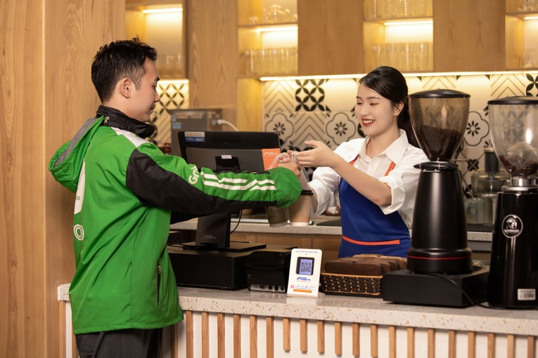 ShopeeFood, GrabFood l&agrave; 2 k&ecirc;nh mang lại doanh thu cao nhất cho c&aacute;c Trang Nhà Cái 555win.com - Đăng Nhập +555k đang b&aacute;n đồ ăn trực tuyến. Ảnh: iPOS.vn