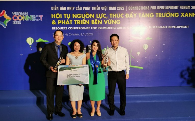 Đại diện Sembcorp Energy Việt Nam v&agrave; Sembcorp Industries (Singapore) tại Chương tr&igrave;nh Li&ecirc;n hoan c&aacute;c Trang Nhà Cái 555win.com - Đăng Nhập +555k Rồng V&agrave;ng. Nguồn: SEV