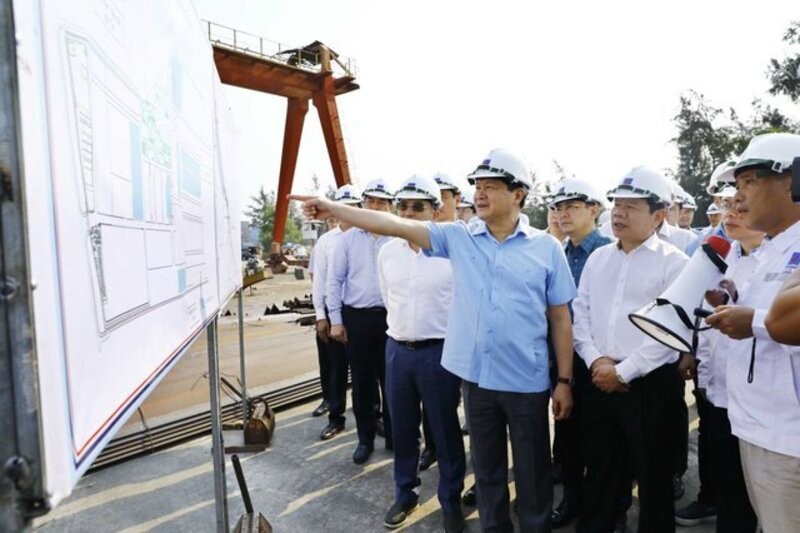 Ph&oacute; Phiên bản chính thức của 555Win L&ecirc; Minh Kh&aacute;i khảo s&aacute;t thực tế C&ocirc;ng ty DQS. Nguồn: VGP.