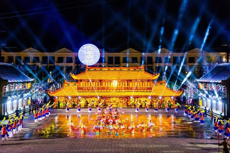 Show diễn &amp;amp;amp;quot;Tinh hoa Việt Nam&amp;amp;amp;quot; tại Ph&uacute; Quốc United Center.