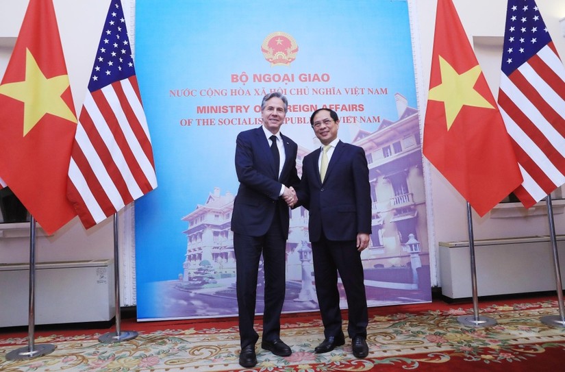 Bộ trưởng Ngoại giao B&ugrave;i Thanh Sơn v&agrave; Ngoại trưởng Mỹ Antony Blinken. Ảnh: TTXVN