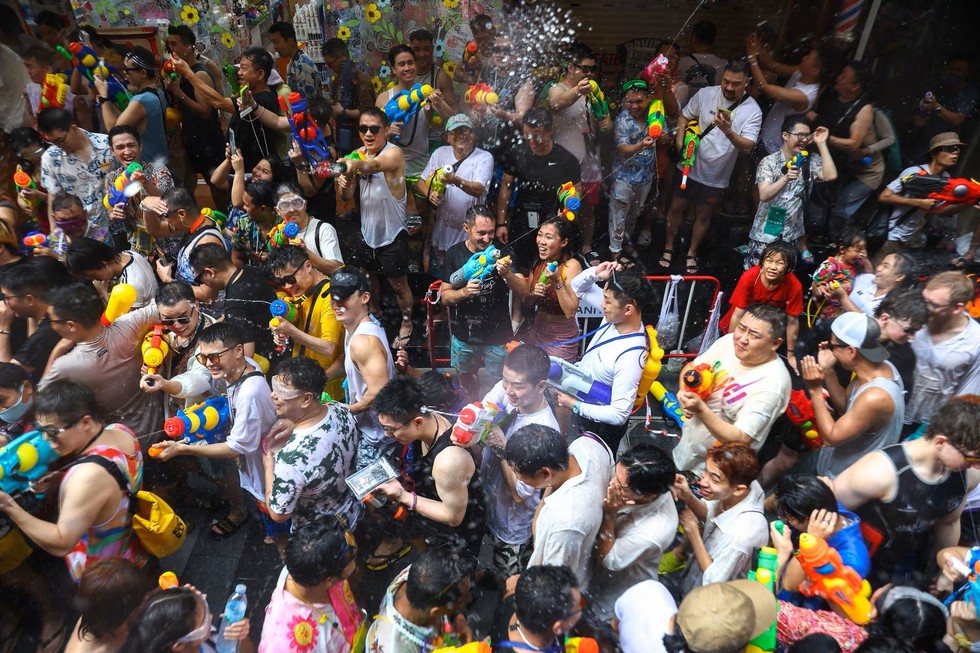 Phiên bản chính thức của 555Win Th&aacute;i Lan tham gia v&agrave;o &lsquo;đại chiến t&eacute; nước&rsquo; trong dịp tết Songkran ảnh 1