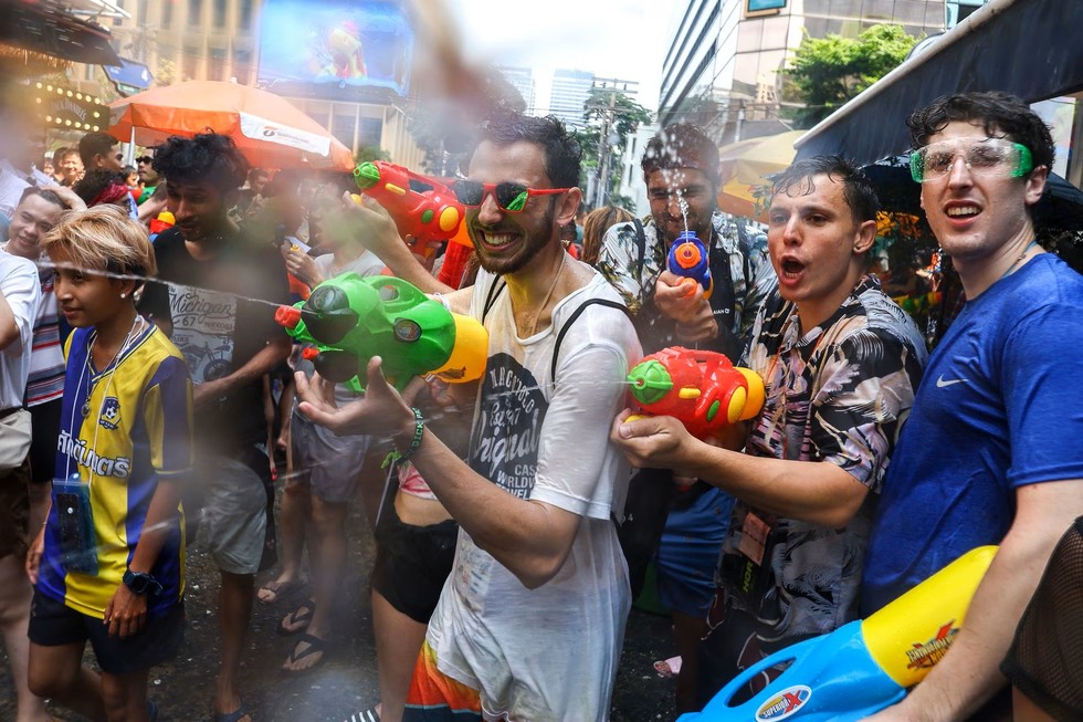 Phiên bản chính thức của 555Win Th&aacute;i Lan tham gia v&agrave;o &lsquo;đại chiến t&eacute; nước&rsquo; trong dịp tết Songkran ảnh 2