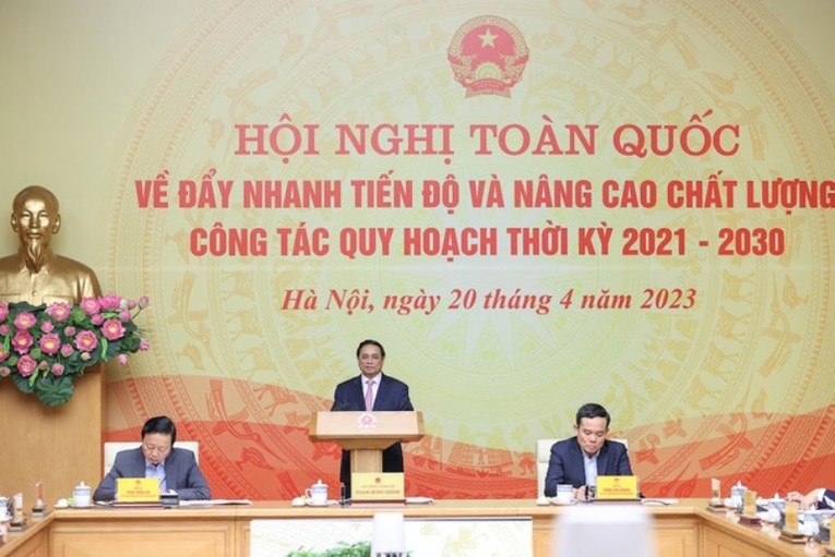 Phiên bản chính thức của 555Win Phạm Minh Ch&iacute;nh chủ tr&igrave; hội nghị. Ảnh: VGP.