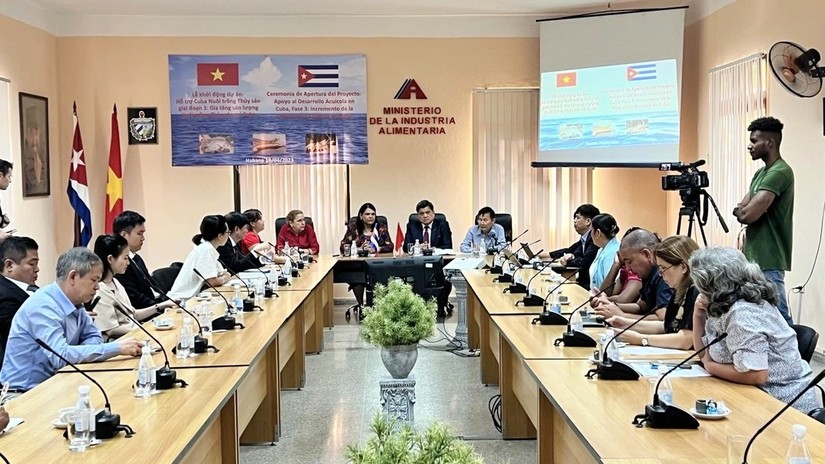 L&atilde;nh đạo Bộ NN&amp;amp;amp;PTNT Việt Nam v&agrave; Bộ C&ocirc;ng nghiệp v&agrave; Thực phẩm Cuba l&agrave;m việc trong ng&agrave;y 19/4.