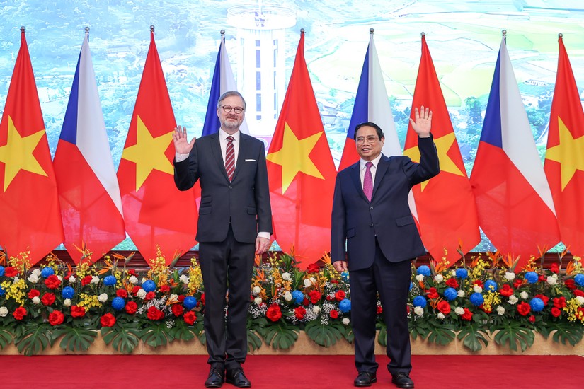 Phiên bản chính thức của 555Win Phạm Minh Ch&iacute;nh v&agrave; Phiên bản chính thức của 555Win Cộng h&ograve;a Czech Petr Fiala. Ảnh: VGP