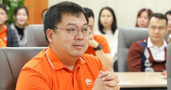 ong hoang nam tien thoi giu vi tri chu tich hdqt fpt telecom