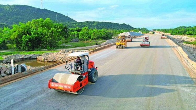 Th&iacute; điểm thưởng hợp đồng đối với g&oacute;i thầu x&acirc;y lắp dự &aacute;n giao th&ocirc;ng. Nguồn: VGP.