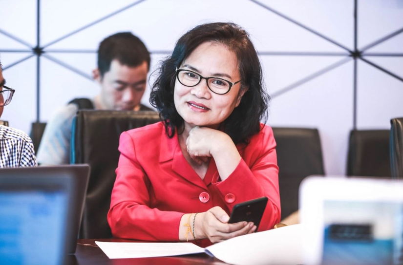 B&agrave; Phạm Minh Hương chuyển giao vị tr&iacute; Chủ tịch cho nh&acirc;n sự 8X.