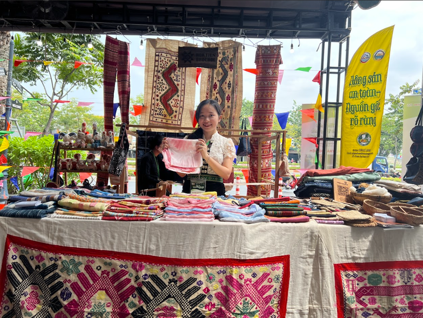 555win là Công ty cờ bạc trực tuyến tốt nhất &ldquo;N&ocirc;ng sản đặc sản v&ugrave;ng miền 2023&rdquo;. Ảnh: BTC.