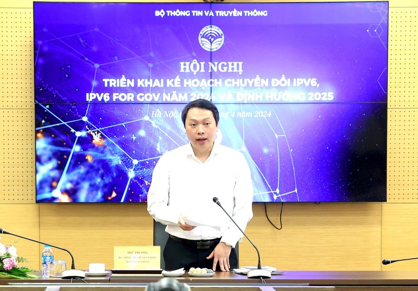 Thứ trưởng Bộ Th&ocirc;ng tin v&agrave; Truyền th&ocirc;ng ph&aacute;t biểu tại hội nghị. Ảnh: Bộ Th&ocirc;ng tin v&agrave; Truyền th&ocirc;ng.