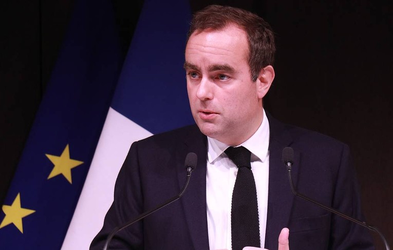 Bộ trưởng Quốc ph&ograve;ng Ph&aacute;p Sebastien Lecornu. Ảnh: Getty Images