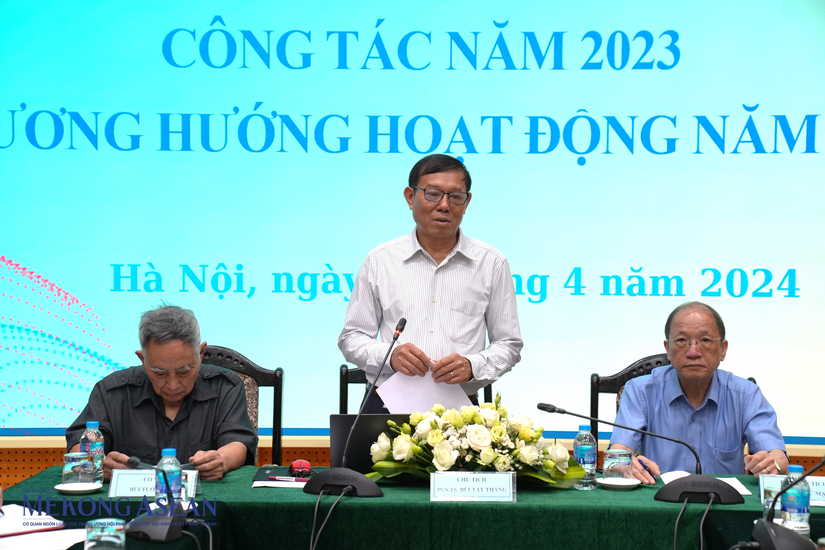 PGS.TS B&ugrave;i Tất Thắng, Chủ tịch Hội VASEAN ph&aacute;t biểu tại Hội nghị tổng kết c&ocirc;ng t&aacute;c năm 2023, phương hướng năm 2024 của hội. Ảnh: Thảo Ng&acirc;n.