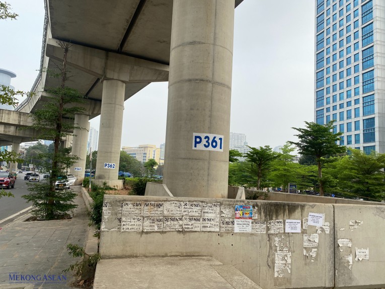 Rác thải tràn lan các nhà ga dọc tuyến metro Nhổn - Ga Hà Nội