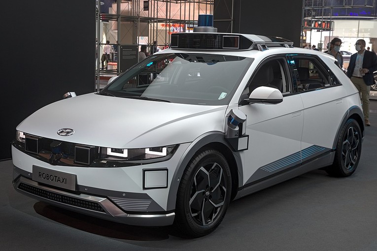 Phi&ecirc;n bản tự l&aacute;i Robotaxi Hyundai IONIQ 5.
