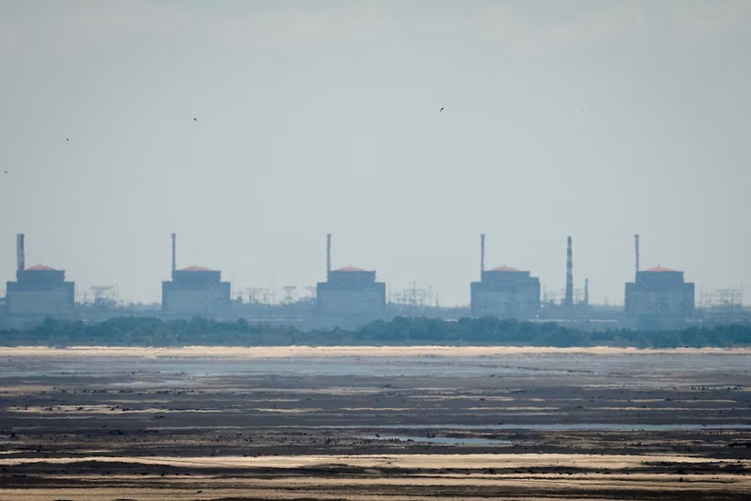 Quang cảnh nh&agrave; m&aacute;y điện hạt nh&acirc;n Zaporizhzhia, th&aacute;ng 6/2023. Ảnh: Reuters