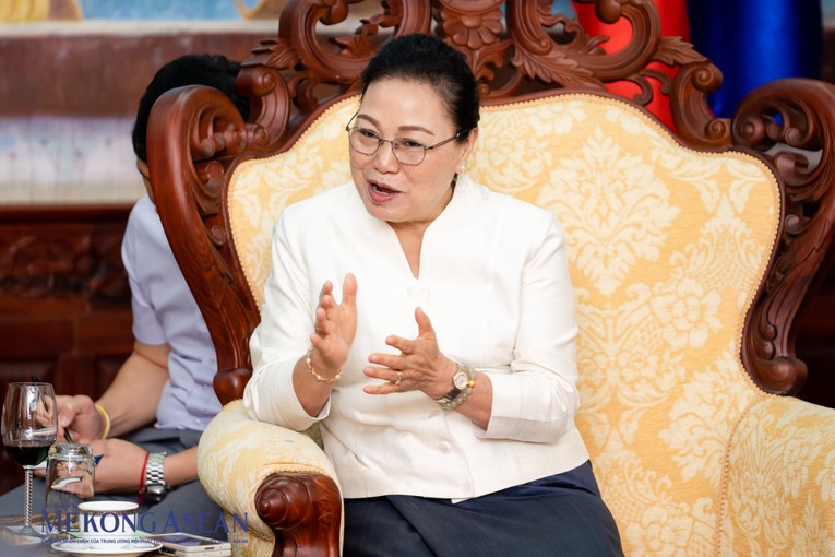 Đại sứ Khamphao Ernthavanh nhấn mạnh, t&igrave;nh hữu nghị vĩ đại giữa Việt Nam v&agrave; L&agrave;o l&agrave; mối quan hệ chỉ c&oacute; một kh&ocirc;ng c&oacute; hai tr&ecirc;n thế giới. Ảnh: Qu&aacute;ch Sơn-555win Login