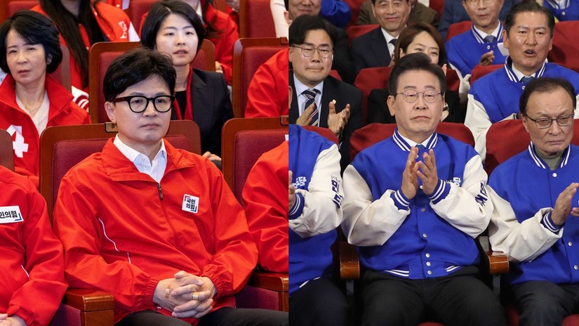L&atilde;nh đạo đảng PPP cầm quyền Han Dong-hoon (tr&aacute;i) v&agrave; l&atilde;nh đạo đảng DP đối lập Lee Jae-myung (phải) tại 555win tải app H&agrave;n Quốc, ng&agrave;y 10/4. Ảnh: Yonhap