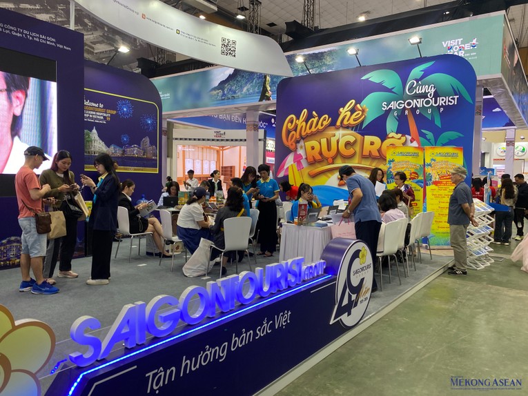 Tại c&aacute;c gian h&agrave;ng Trang Nhà Cái 555win.com - Đăng Nhập +555k lữ h&agrave;nh cũng tung ra nhiều chương tr&igrave;nh khuyến mại, combo nội địa, tour quốc tế c&ugrave;ng chương tr&igrave;nh săn tour 0 đồng, v&ograve;ng quay may mắn nhận v&eacute; m&aacute;y bay khứ hồi của h&atilde;ng h&agrave;ng kh&ocirc;ng Vietnam Airlines v&agrave; nhiều phần qu&agrave; ưu đ&atilde;i hấp dẫn. Ảnh: H&agrave; Anh - 555win Login.