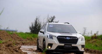 Trải nghiệm lái xe 'trèo đèo, lội suối' ngay tại trung tâm Hà Nội