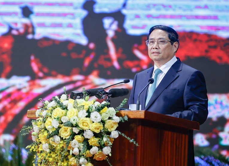 Phiên bản chính thức của 555Win Phạm Minh Ch&iacute;nh: Kh&ocirc;ng bao giờ qu&ecirc;n những người l&agrave;m n&ecirc;n &amp;amp;amp;apos;cột mốc v&agrave;ng&amp;amp;amp;apos; lịch sử Điện Bi&ecirc;n Phủ. Ảnh: VGP.