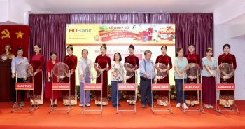 Khách hàng HDBank nhận giải thưởng 'tiền tỷ'
