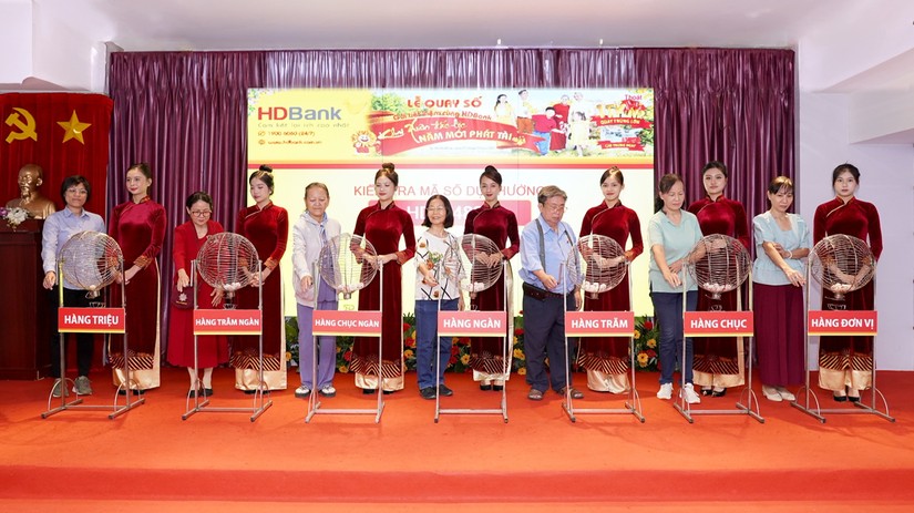 Nhiều kh&aacute;ch h&agrave;ng đến tham dự lễ quay số may mắn diễn ra ng&agrave;y 21/3/2024, tại TP HCM.