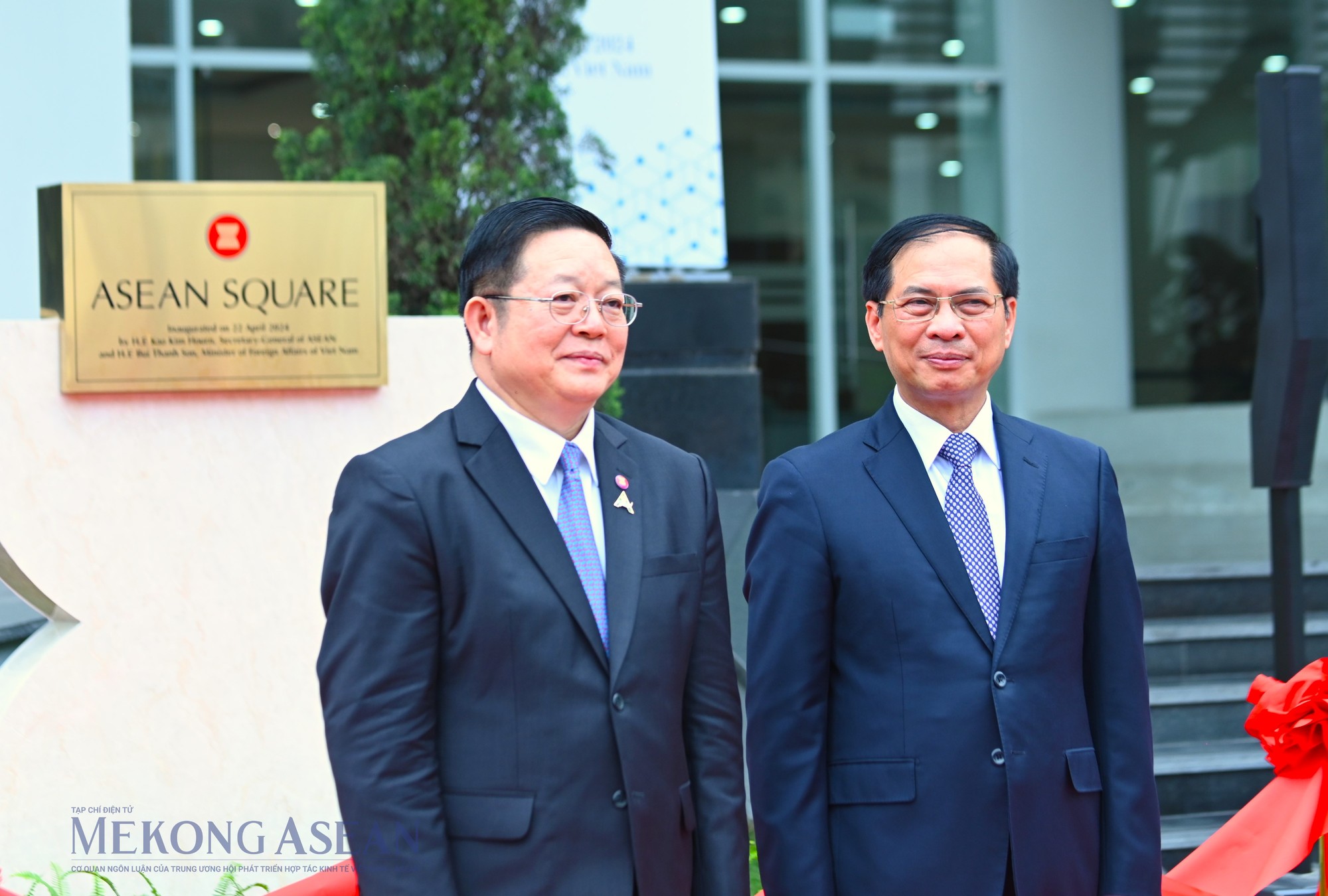 Tổng thư k&yacute; ASEAN Kao Kim Hourn v&agrave; Bộ trưởng Ngoại giao B&ugrave;i Thanh Sơn. Ảnh: Đỗ Thảo - 555win Login