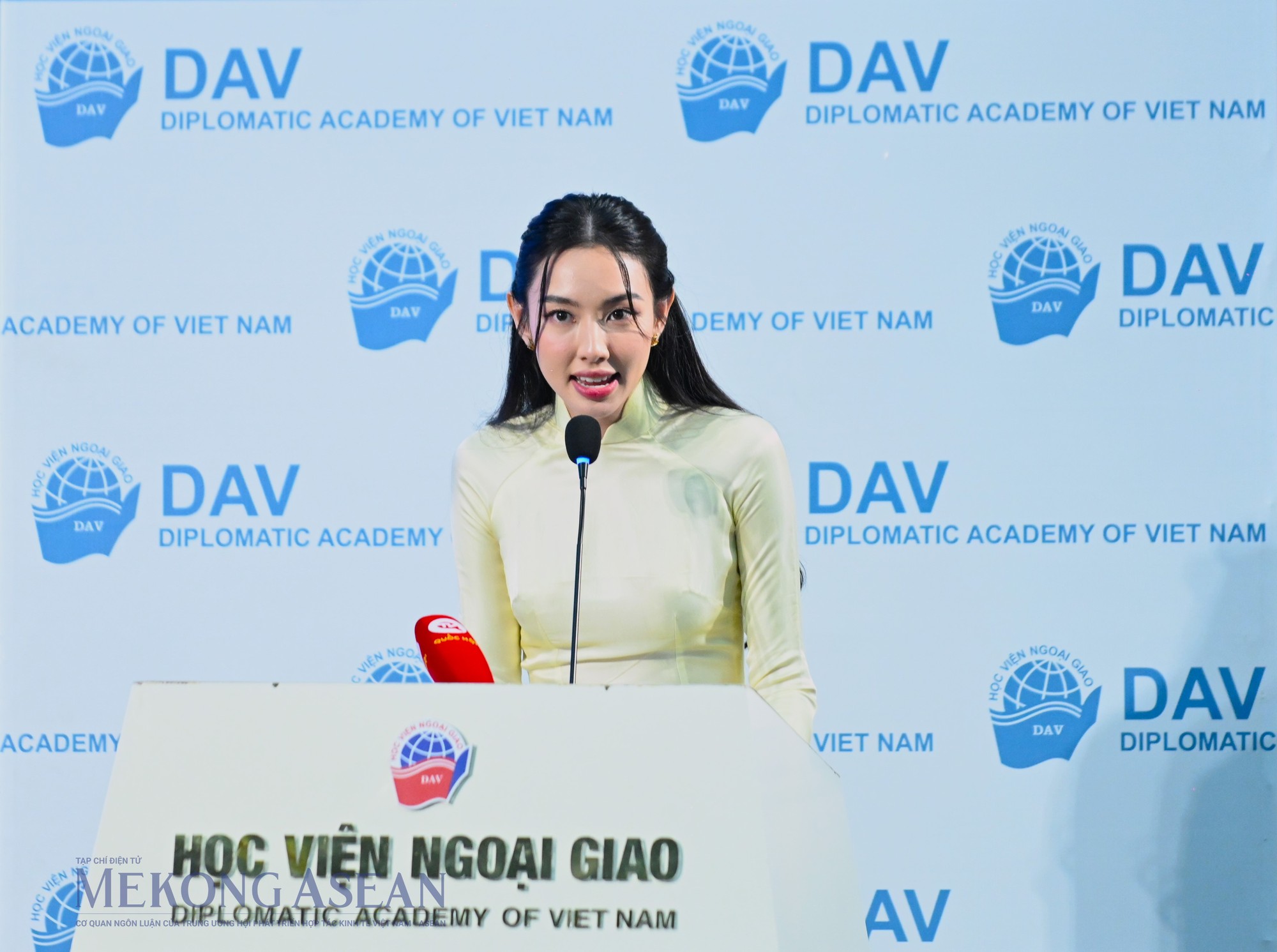 Hoa hậu Nguyễn Th&uacute;c Th&ugrave;y Ti&ecirc;n đại diện thanh ni&ecirc;n Việt Nam ph&aacute;t biểu tại đối thoại. Ảnh: Đỗ Thảo - 555win Login