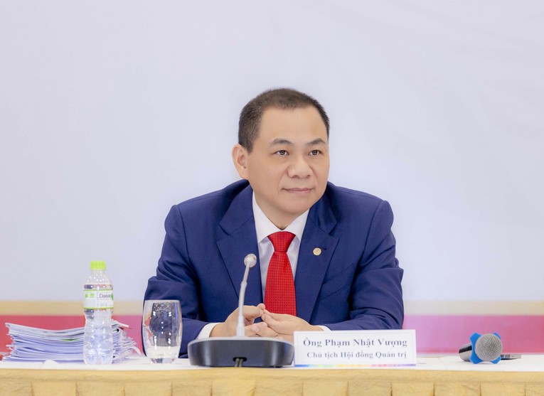 Ông Phạm Nhật Vượng sẽ tài trợ thêm cho VinFast 1 tỷ USD