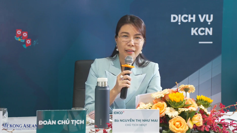 B&agrave; Nguyễn Thị Như Mai trả lời cổ đ&ocirc;ng.